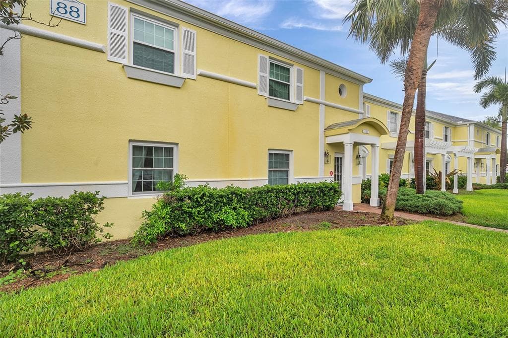 121 SEAHORSE DRIVE SE # A, ST PETERSBURG, FL 33705