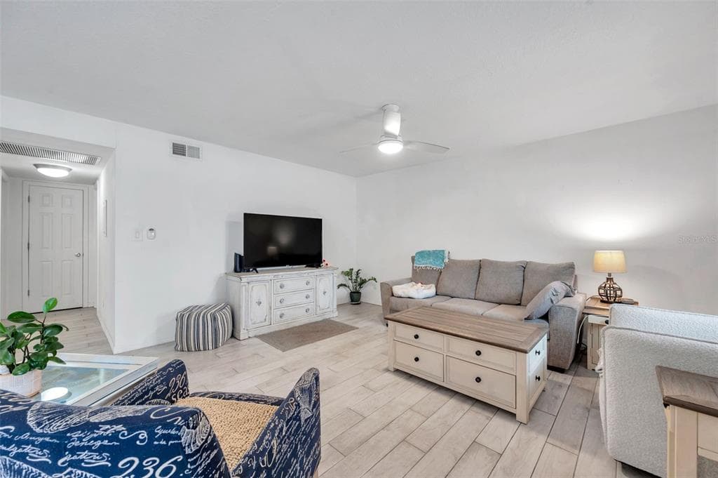 121 SEAHORSE DRIVE SE # A, ST PETERSBURG, FL 33705 — zdjęcie 5