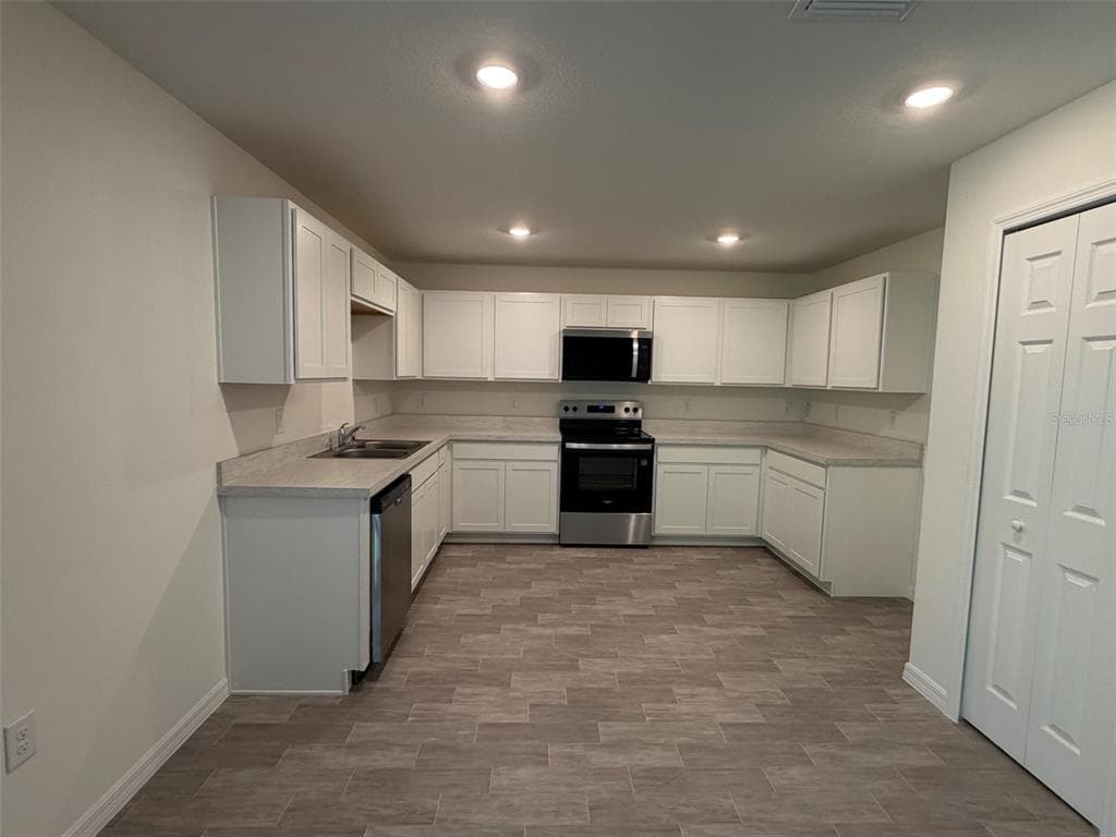 880 HUDSON VALLEY DRIVE, POINCIANA, FL 34759 — zdjęcie 4