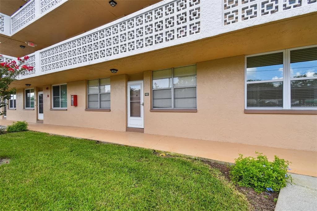 5095 BAY STREET NE # 103, ST PETERSBURG, FL 33703 — zdjęcie 2