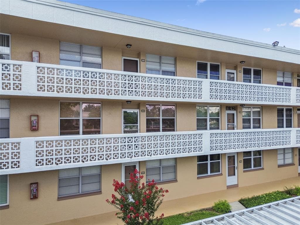 5095 BAY STREET NE # 103, ST PETERSBURG, FL 33703