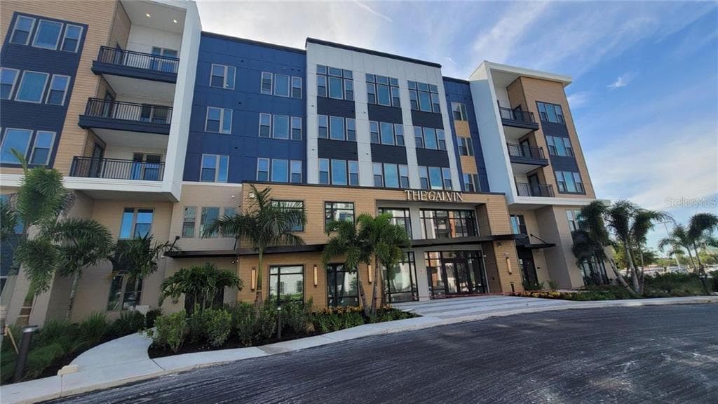 10215 ESTUARY LAKES DRIVE # 220, TAMPA, FL 33619
