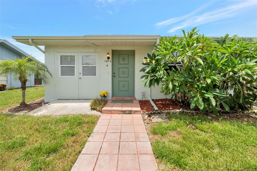 1814 FOXHUNT DRIVE # A, SUN CITY CENTER, FL 33573