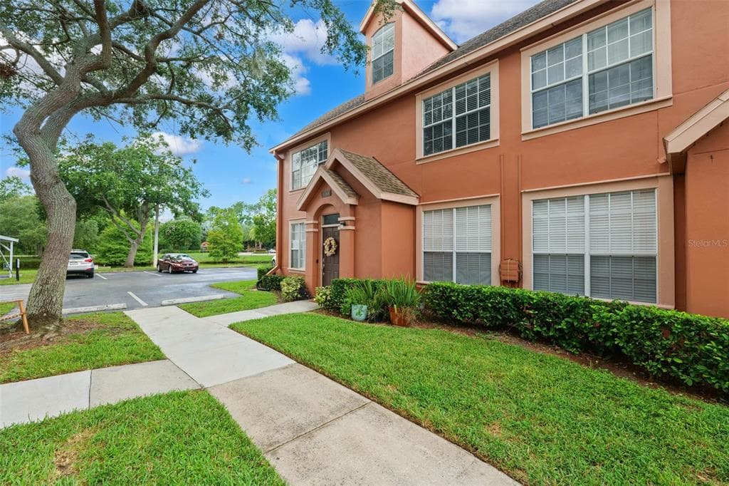 9368 LAKE CHASE ISLAND WAY # 9368, TAMPA, FL 33626