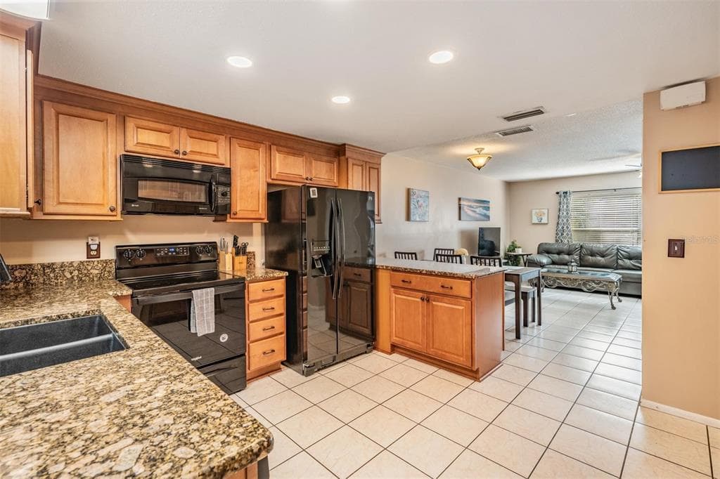14631 LAKE FOREST DRIVE, LUTZ, FL 33559 — zdjęcie 4