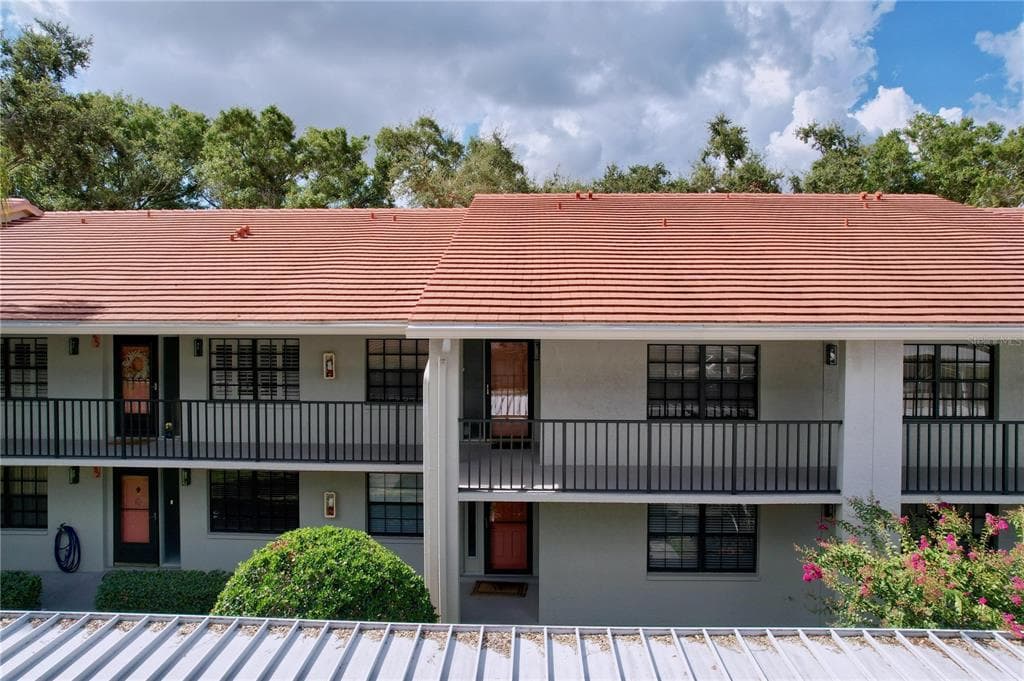 2020 LAKEVIEW DRIVE # 203, CLEARWATER, FL 33763