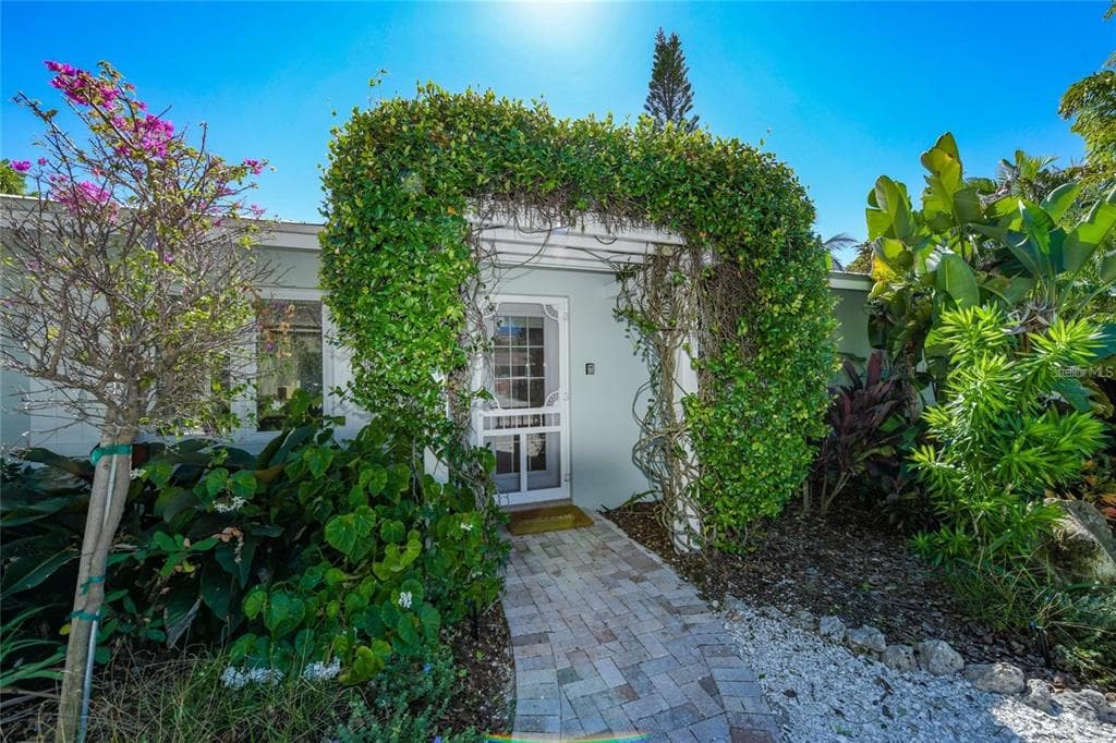 207 PEACOCK LANE, HOLMES BEACH, FL 34217 — zdjęcie 2