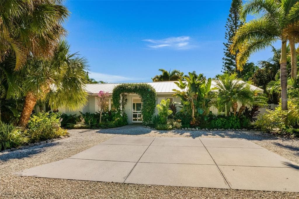 207 PEACOCK LANE, HOLMES BEACH, FL 34217