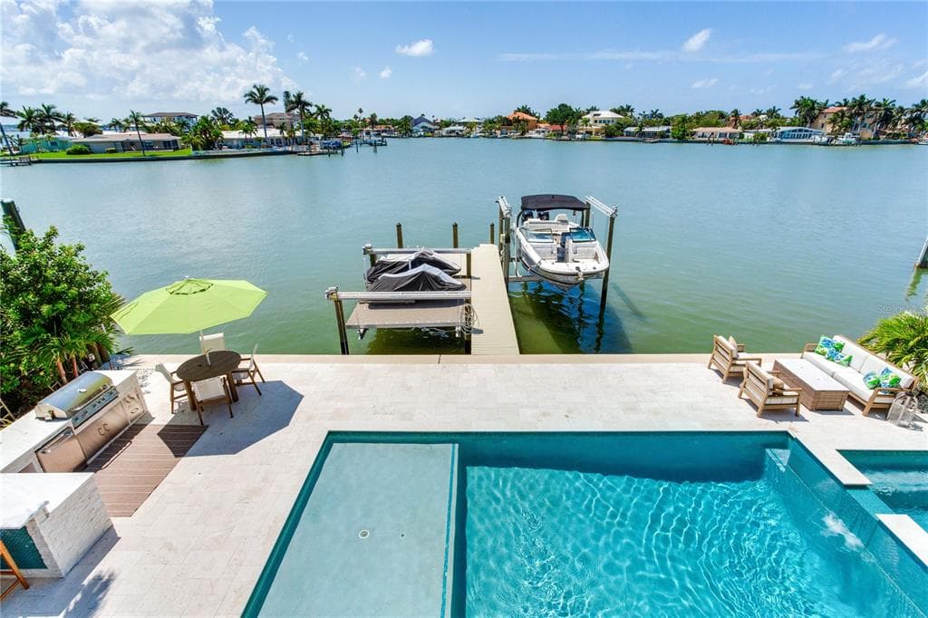 17081 DOLPHIN DRIVE, NORTH REDINGTON BEACH, FL 33708 — zdjęcie 4