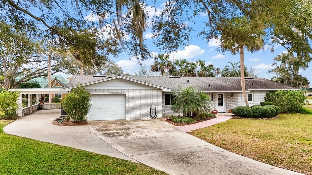 803 N SHORE DRIVE, LEESBURG, FL 34748