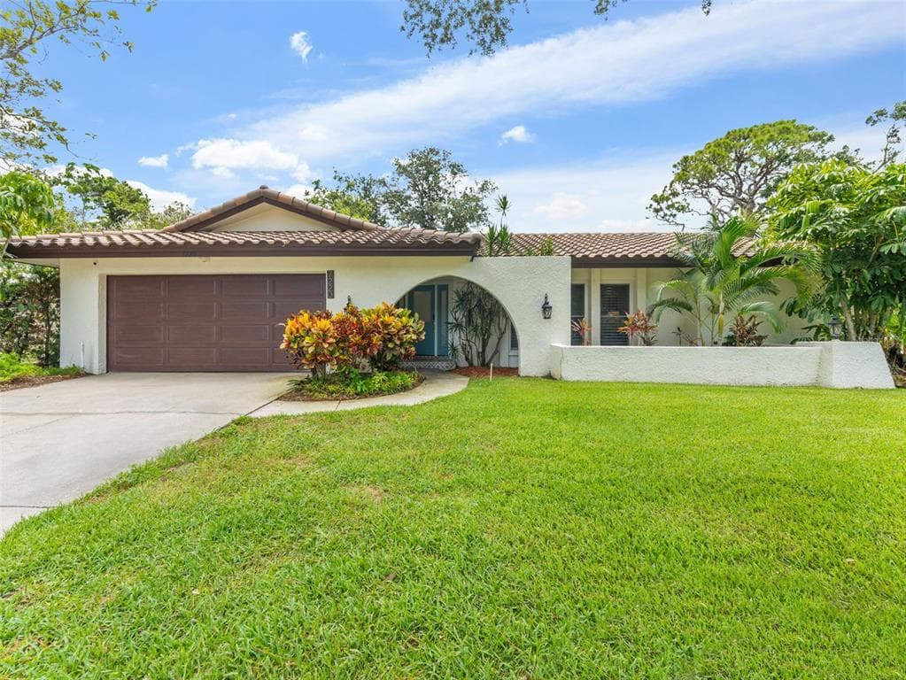 7220 SUNSHINE DRIVE S, ST PETERSBURG, FL 33705