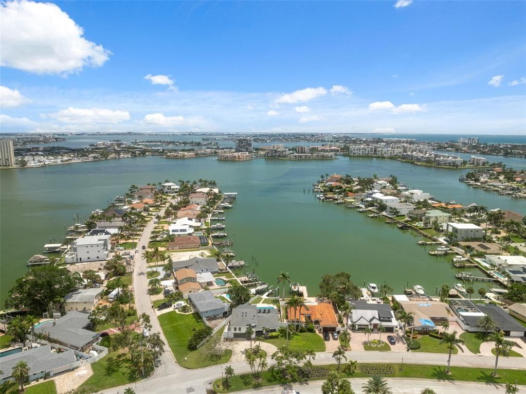 900 79TH STREET S, ST PETERSBURG, FL 33707 — zdjęcie 4