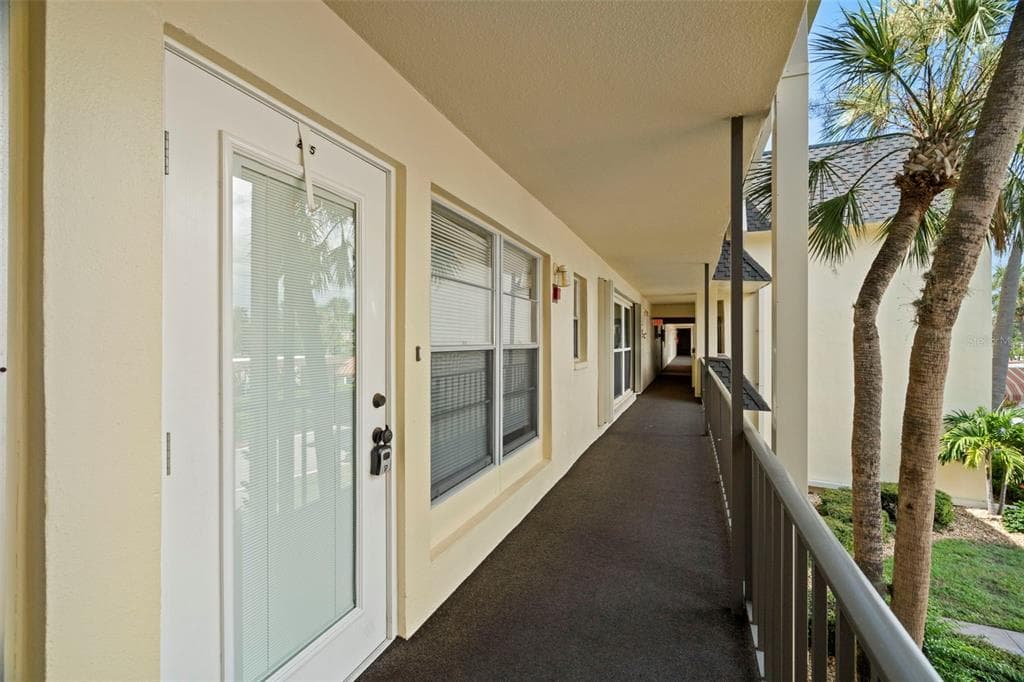 4780 COVE CIRCLE # 205, ST PETERSBURG, FL 33708 — zdjęcie 3