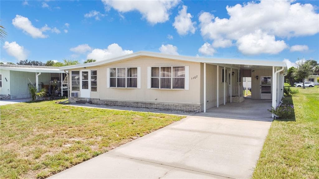 1207 APACHE CIRCLE, TAVARES, FL 32778