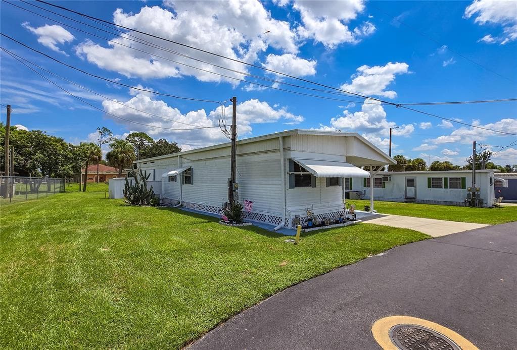 6132 HARRIET STREET, ZEPHYRHILLS, FL 33542 — zdjęcie 4