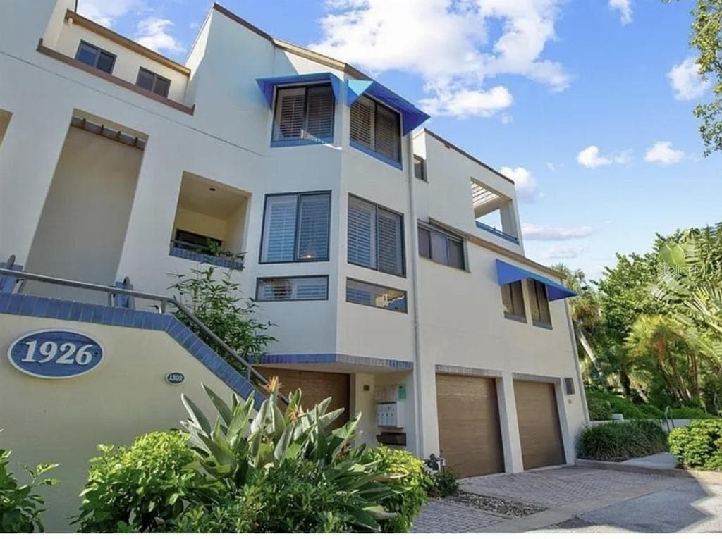 1926 HARBOURSIDE DRIVE # 1302, LONGBOAT KEY, FL 34228