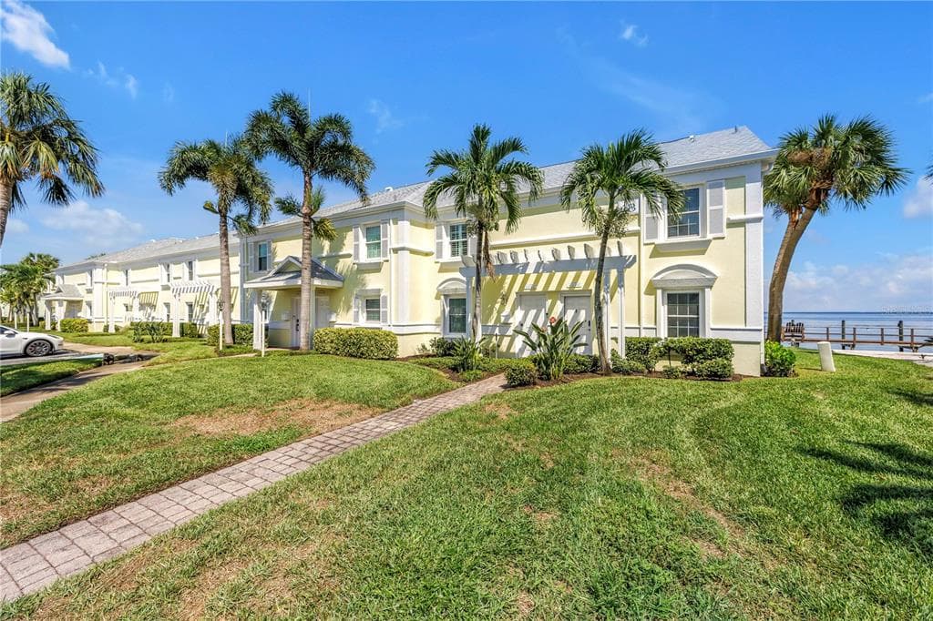 4982 COQUINA KEY DRIVE SE, ST PETERSBURG, FL 33705