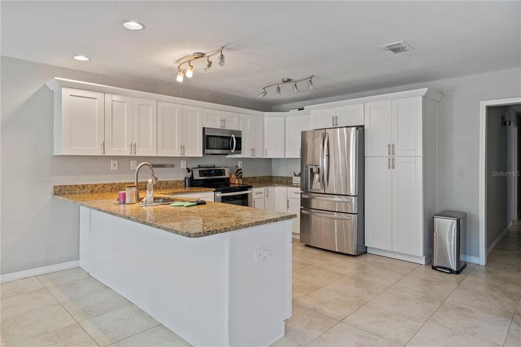 37351 NEIGHBORS PATH, ZEPHYRHILLS, FL 33542 — zdjęcie 2