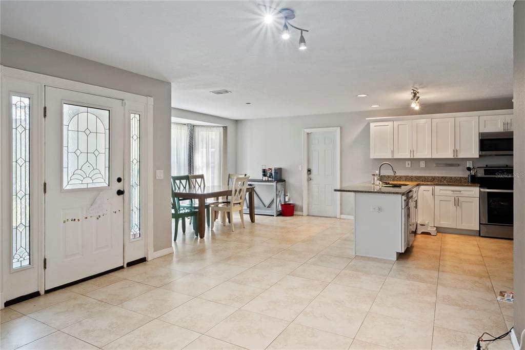 37351 NEIGHBORS PATH, ZEPHYRHILLS, FL 33542 — zdjęcie 4