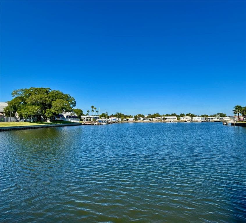 144 AMERICANA COURT NE # 218, ST PETERSBURG, FL 33702