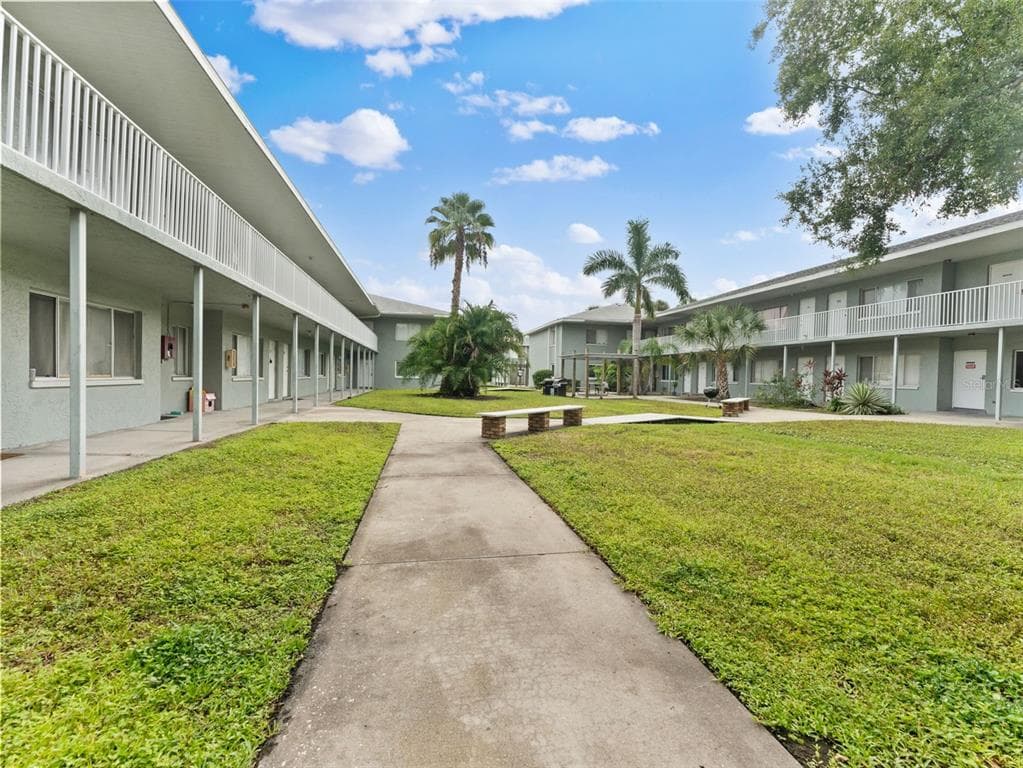 335 47TH AVENUE N, ST PETERSBURG, FL 33703 — zdjęcie 5
