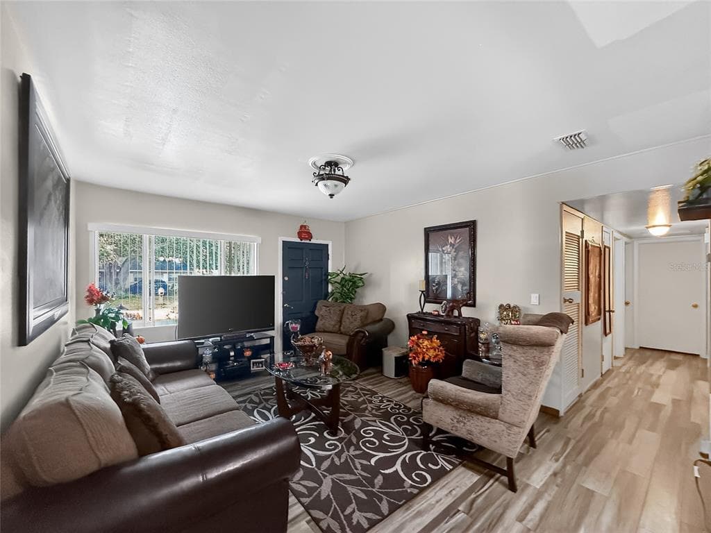 8009 CORNWALL LANE, TAMPA, FL 33615 — zdjęcie 3