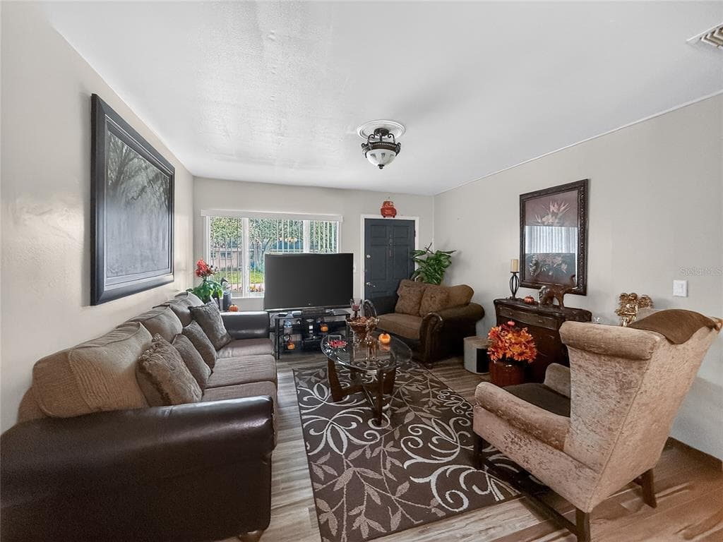 8009 CORNWALL LANE, TAMPA, FL 33615 — zdjęcie 4