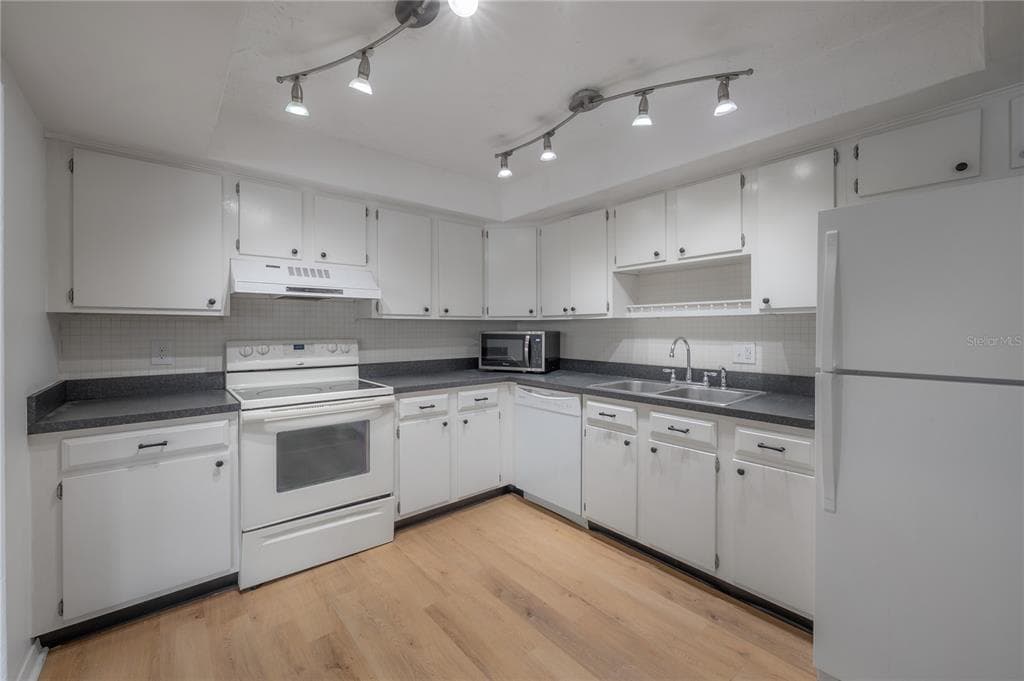 4681 1ST STREET NE # 209, ST PETERSBURG, FL 33703 — zdjęcie 2