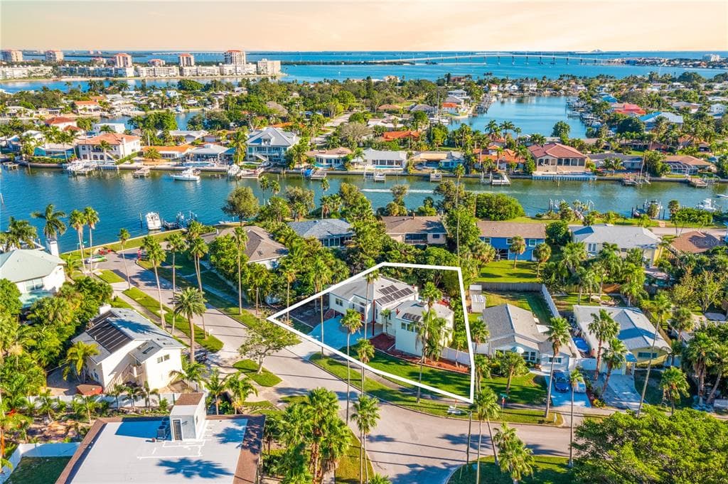 3250 E DEBAZAN AVENUE, ST PETE BEACH, FL 33706 — zdjęcie 2