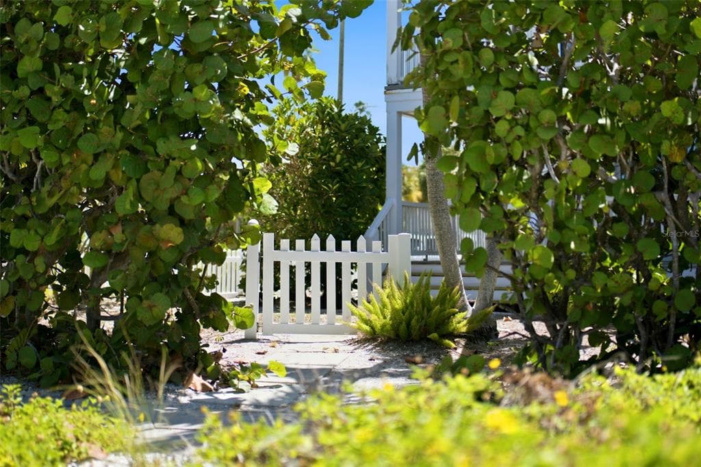 106 2ND AVENUE, ST PETE BEACH, FL 33706 — zdjęcie 2