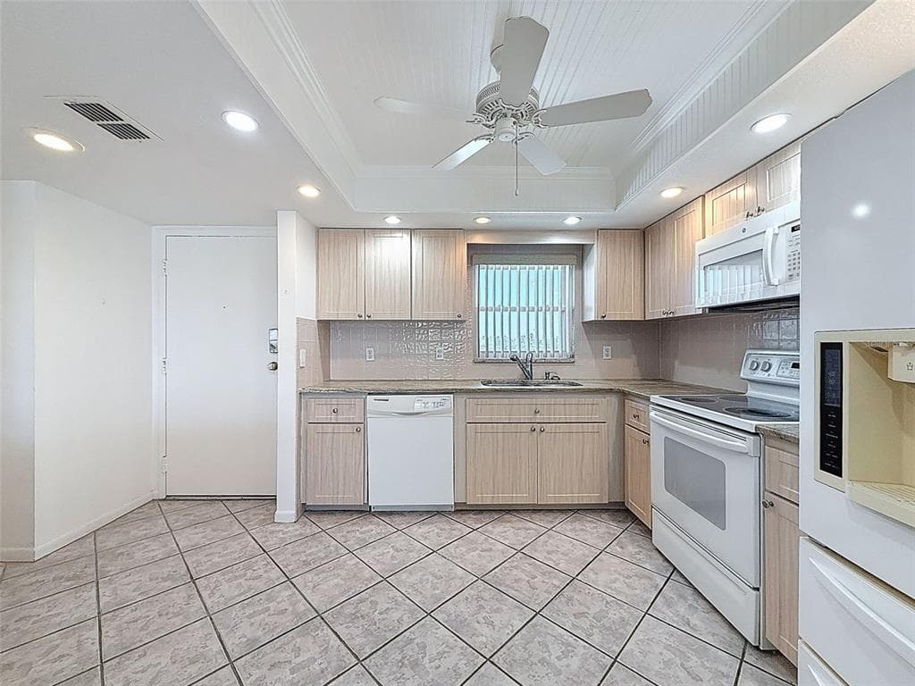 4550 COVE CIRCLE # 507, ST PETERSBURG, FL 33708 — zdjęcie 5