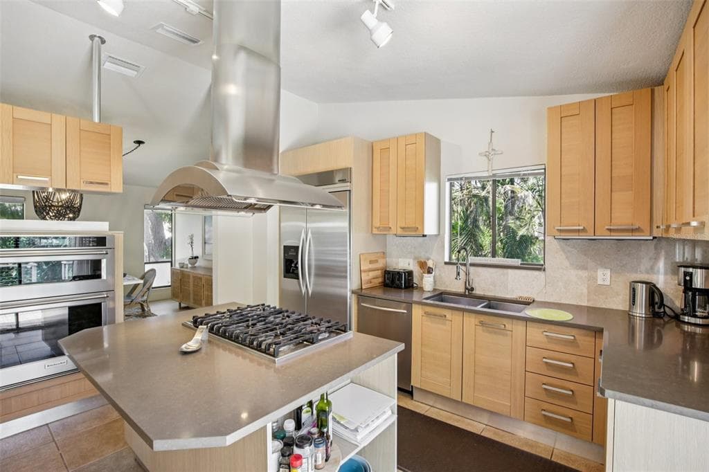 3390 BAYOU SOUND, LONGBOAT KEY, FL 34228 — zdjęcie 5