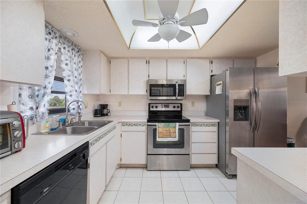 2395 HARBOR BOULEVARD # 310, PORT CHARLOTTE, FL 33952 — zdjęcie 3
