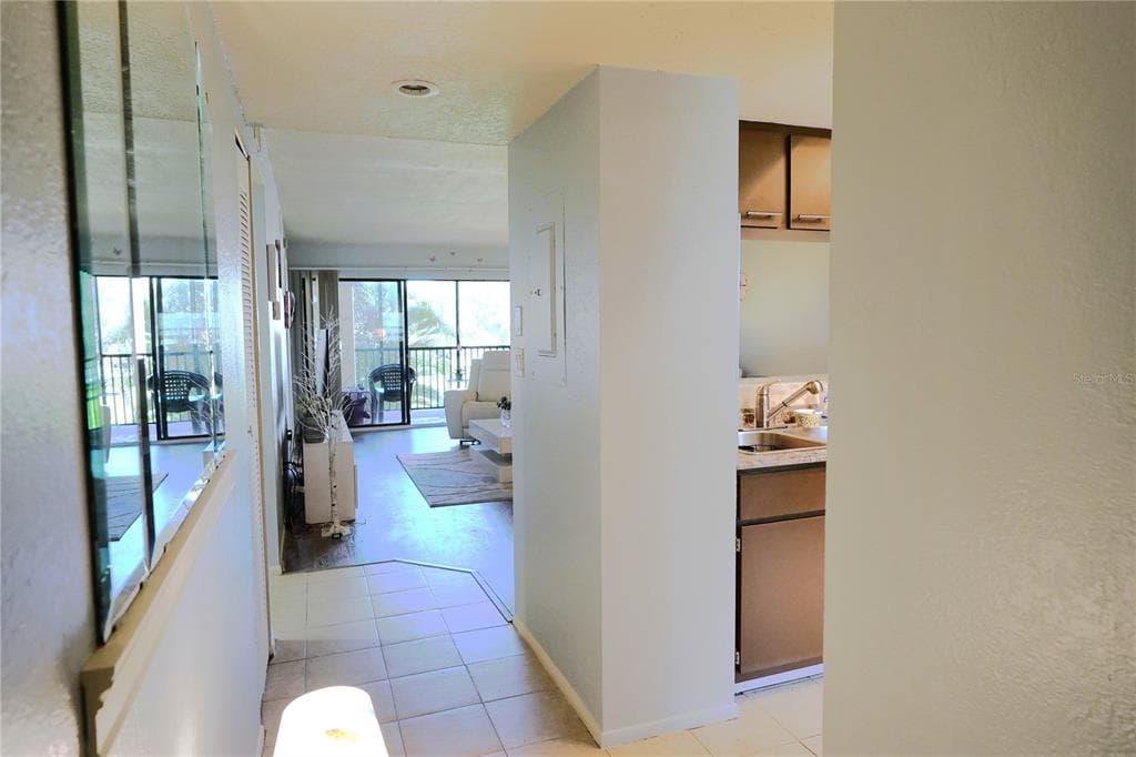 1999 KINGS HIGHWAY # 16B, PUNTA GORDA, FL 33980 — zdjęcie 3
