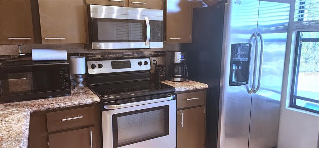 1999 KINGS HIGHWAY # 16B, PUNTA GORDA, FL 33980 — zdjęcie 5