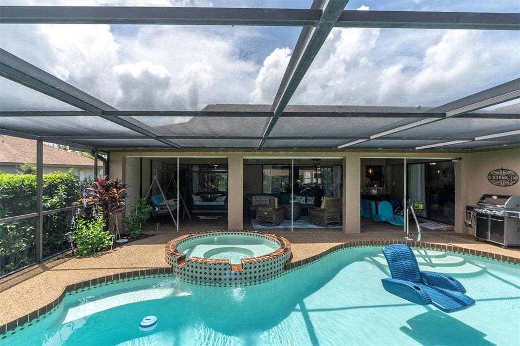 301 THORN HILL PLACE, SUN CITY CENTER, FL 33573 — zdjęcie 2