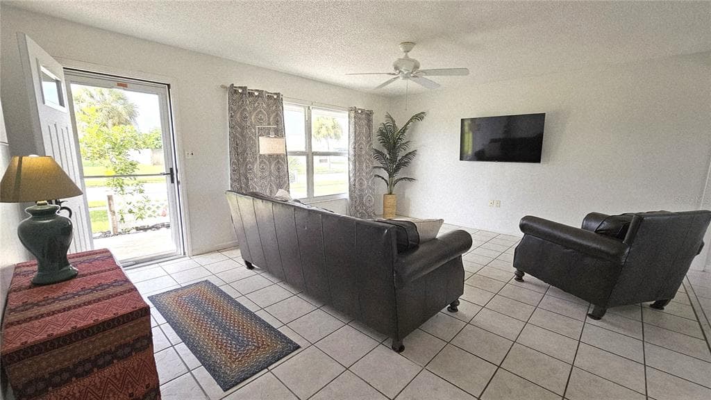 13398 BALLON AVENUE, PORT CHARLOTTE, FL 33981 — zdjęcie 4