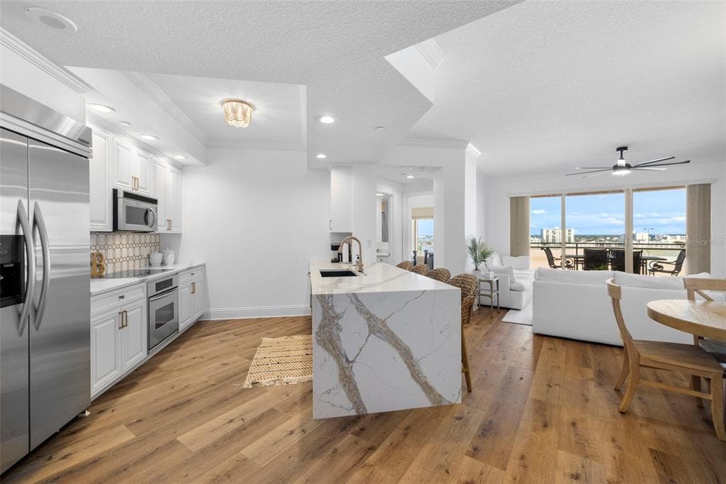 11 BAYMONT STREET # 909, CLEARWATER BEACH, FL 33767 — zdjęcie 2