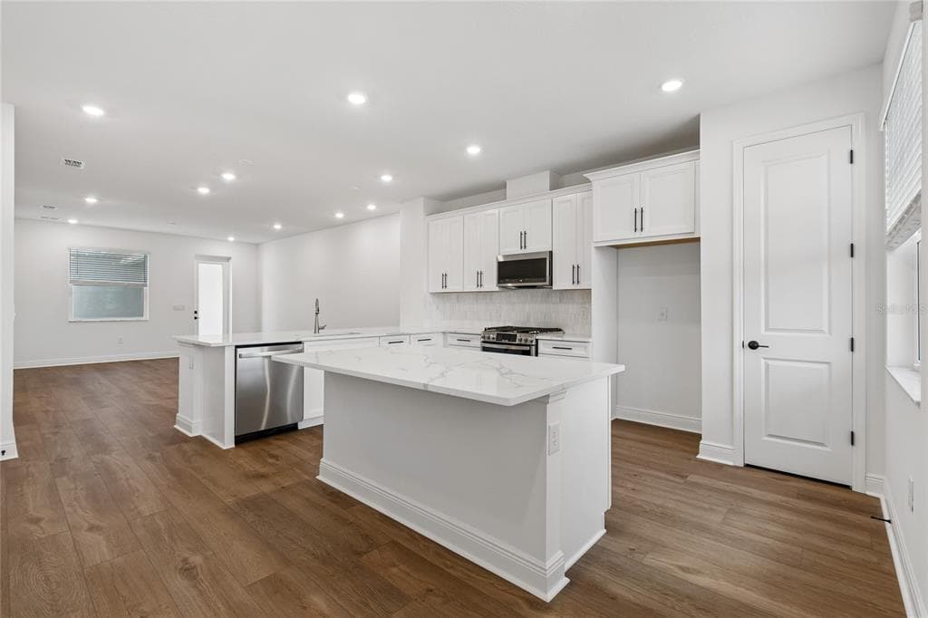 8215 SEAFLOWER PARKWAY, BRADENTON, FL 34210 — zdjęcie 3