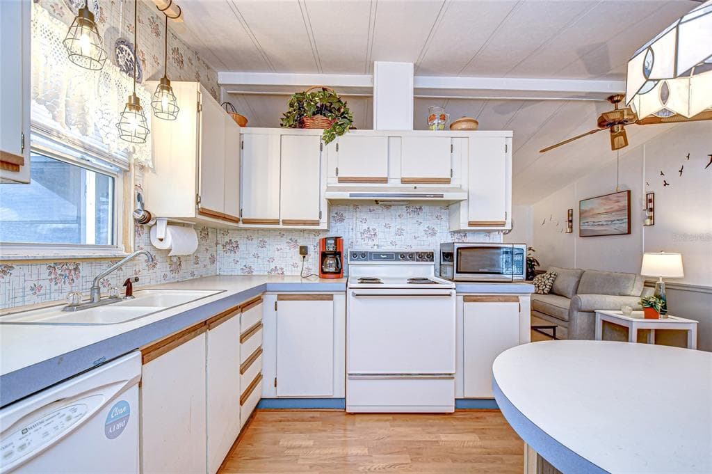 3922 WILLIAM HUME DRIVE, ZEPHYRHILLS, FL 33541 — zdjęcie 5