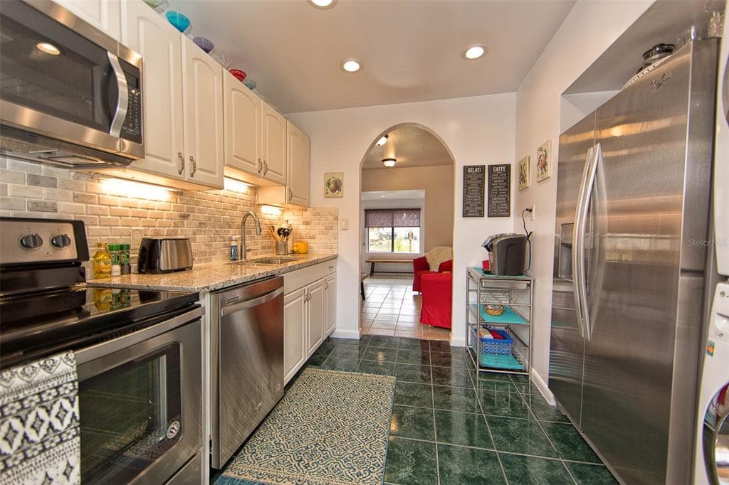839 3RD STREET N, SAFETY HARBOR, FL 34695 — zdjęcie 3