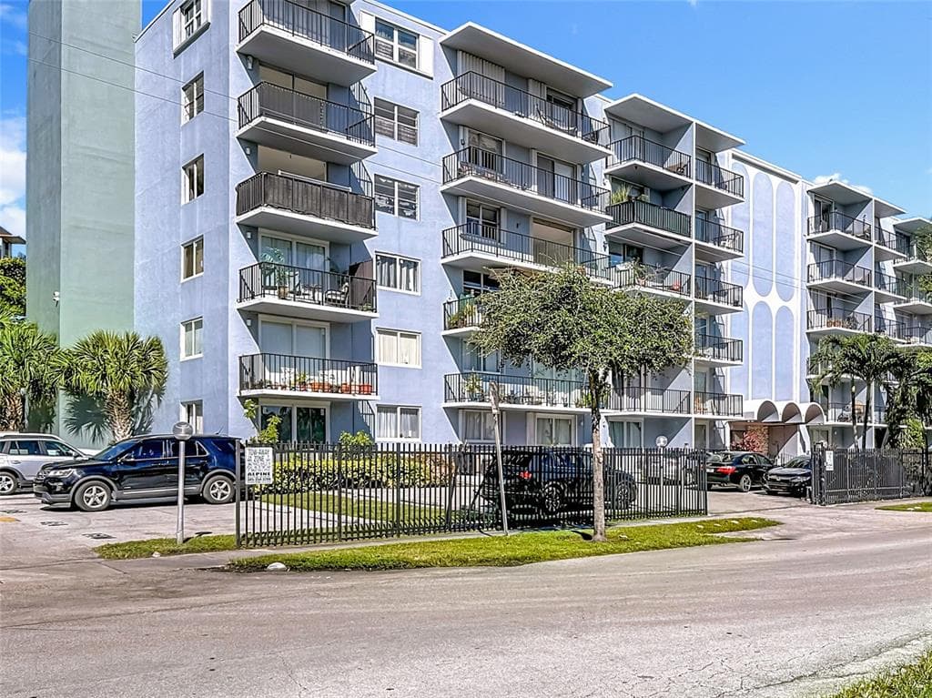 12500 NE 15TH AVENUE # 105, NORTH MIAMI, FL 33161 — zdjęcie 3