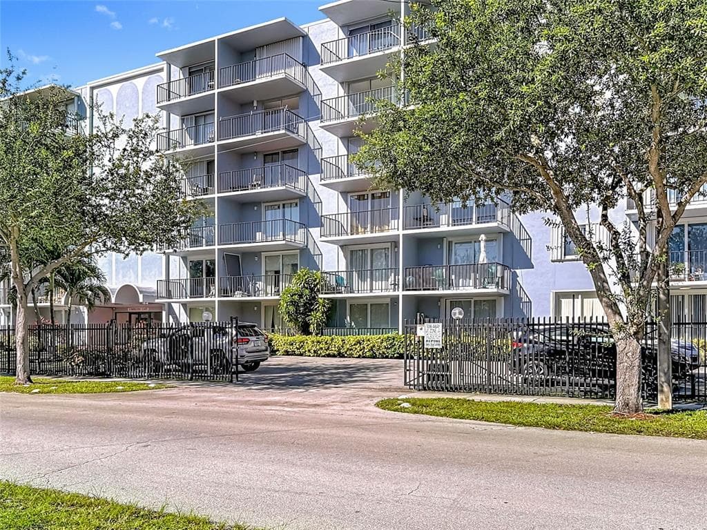 12500 NE 15TH AVENUE # 105, NORTH MIAMI, FL 33161 — zdjęcie 4