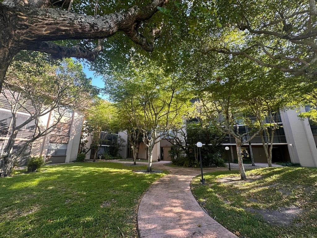 661 NE 195TH STREET # 402, MIAMI, FL 33179 — zdjęcie 2