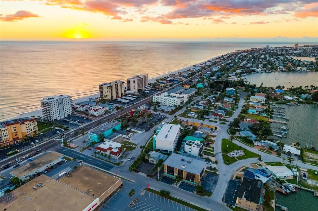 15305 1ST STREET E # 201, MADEIRA BEACH, FL 33708 — zdjęcie 2