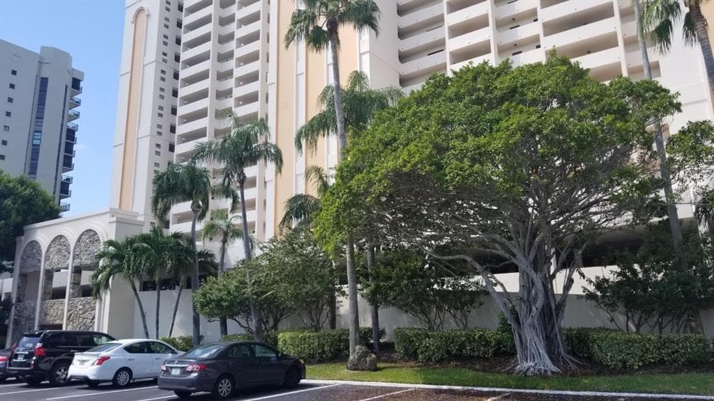 1270 GULF BOULEVARD # 302, CLEARWATER BEACH, FL 33767