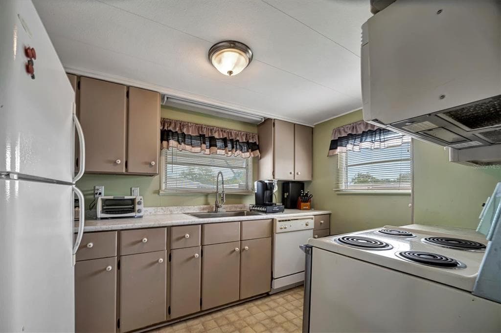 122 E SAINT ANNES CIRCLE, APOLLO BEACH, FL 33572 — zdjęcie 2