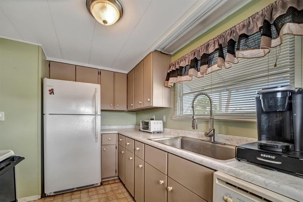 122 E SAINT ANNES CIRCLE, APOLLO BEACH, FL 33572 — zdjęcie 4