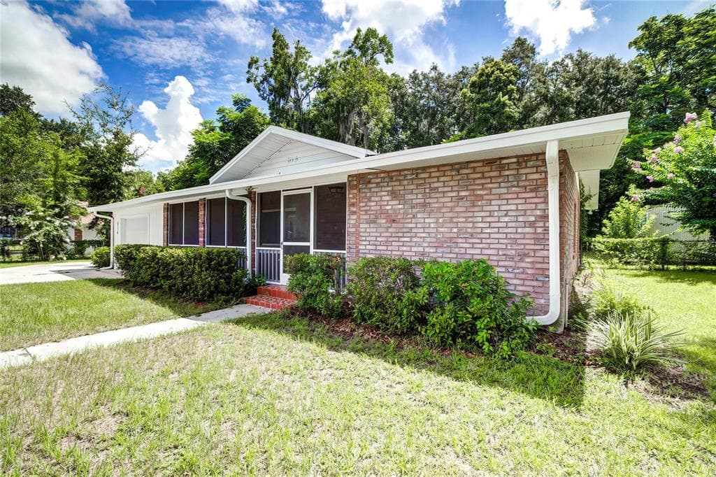 614 POWELL STREET, WILDWOOD, FL 34785