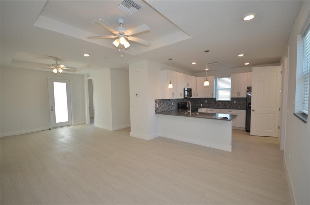 8581 AGATE STREET, PORT CHARLOTTE, FL 33981 — zdjęcie 4